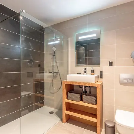Apartment Luxueux 4* 6-8 Pers A Champagny Avec Balcon, Parking, Wifi Et Services Inclus - Fr-1-638-19 *